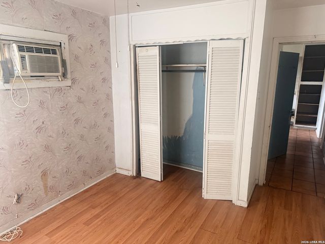 470 E AMBER ST, San Antonio, TX 78221