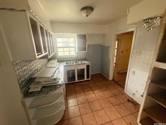 470 E AMBER ST, San Antonio, TX 78221