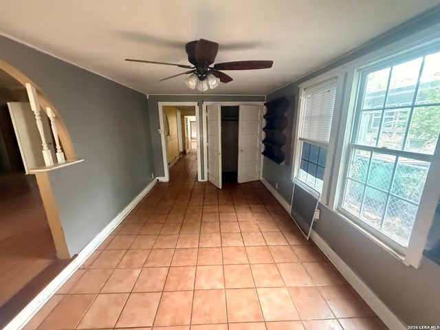 470 E AMBER ST, San Antonio, TX 78221