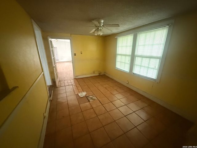 470 E AMBER ST, San Antonio, TX 78221