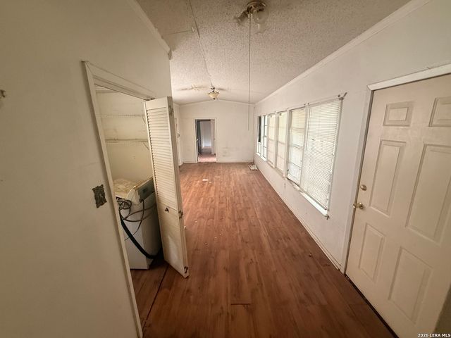 470 E AMBER ST, San Antonio, TX 78221