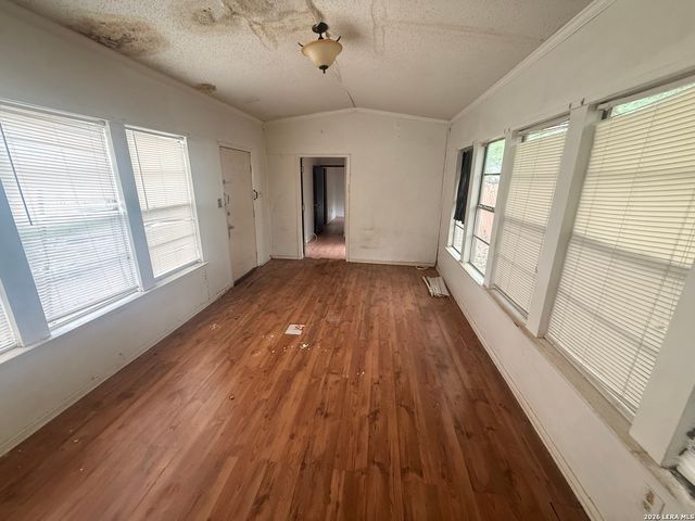 470 E AMBER ST, San Antonio, TX 78221