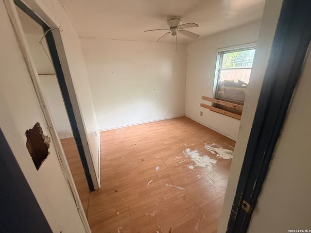 470 E AMBER ST, San Antonio, TX 78221