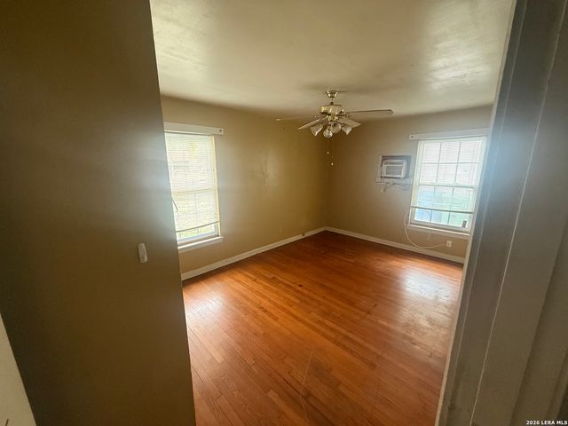 470 E AMBER ST, San Antonio, TX 78221