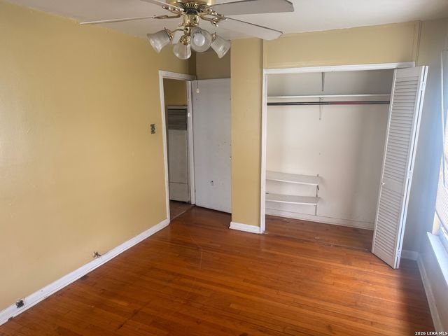 470 E AMBER ST, San Antonio, TX 78221