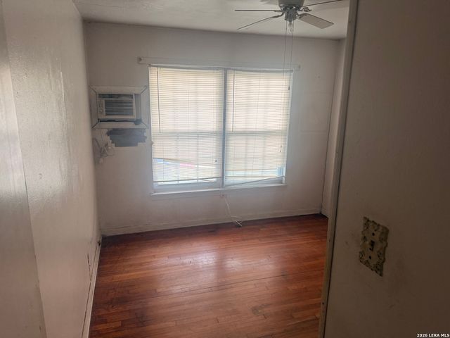 470 E AMBER ST, San Antonio, TX 78221