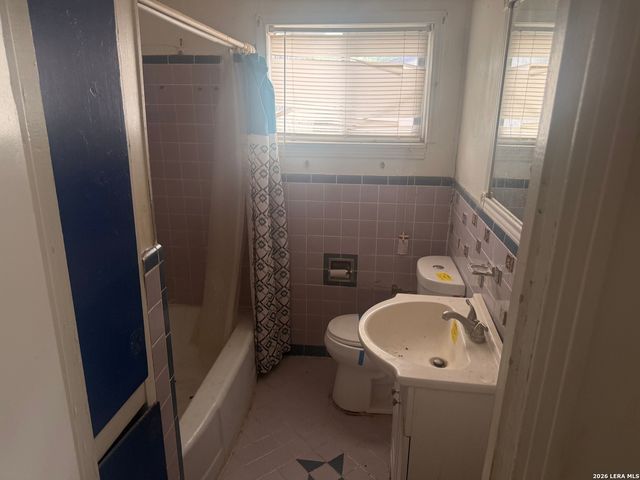 470 E AMBER ST, San Antonio, TX 78221