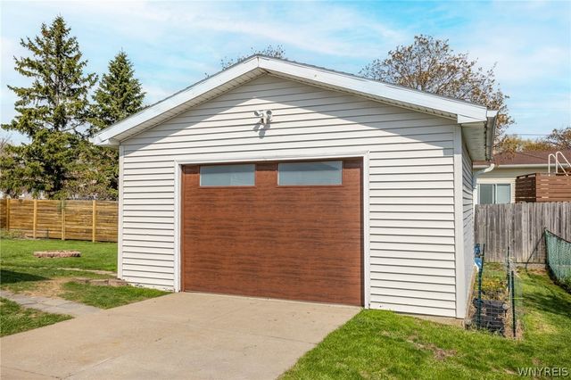185 Dean Road, Cheektowaga, NY 14043