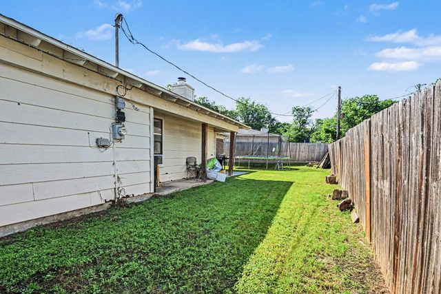 8553 James Court, White Settlement, TX 76108
