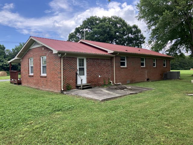 608 Old West Point Rd, Smithville, TN 37166