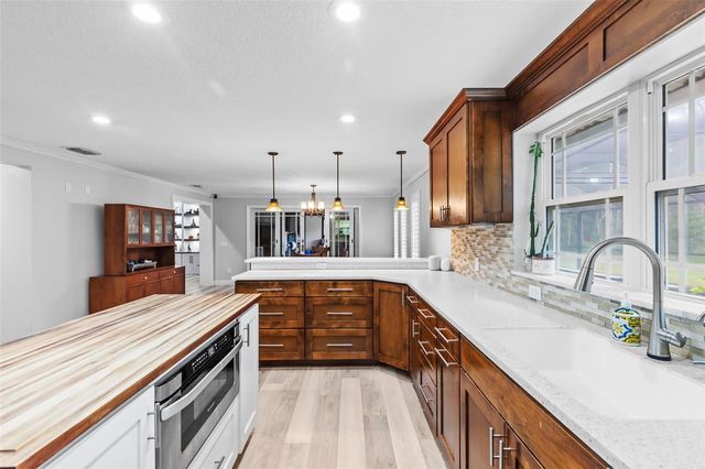 28042 LINDENHURST DRIVE, Wesley Chapel, FL 33544