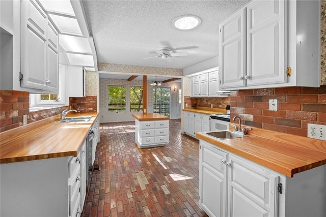 18 Worstead Lane, Bella Vista, AR 72715