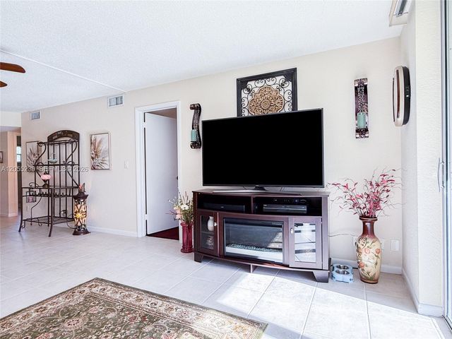 9420 S Hollybrook Lake Drive 108, Pembroke Pines, FL 33025
