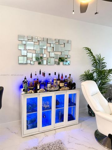 9420 Poinciana Pl 417, Davie, FL 33324
