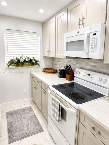 9420 Poinciana Pl 417, Davie, FL 33324