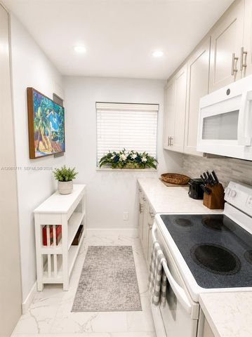 9420 Poinciana Pl 417, Davie, FL 33324