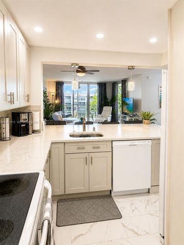 9420 Poinciana Pl 417, Davie, FL 33324