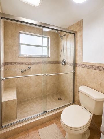 9420 Poinciana Pl 417, Davie, FL 33324