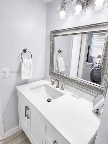 9420 Poinciana Pl 417, Davie, FL 33324