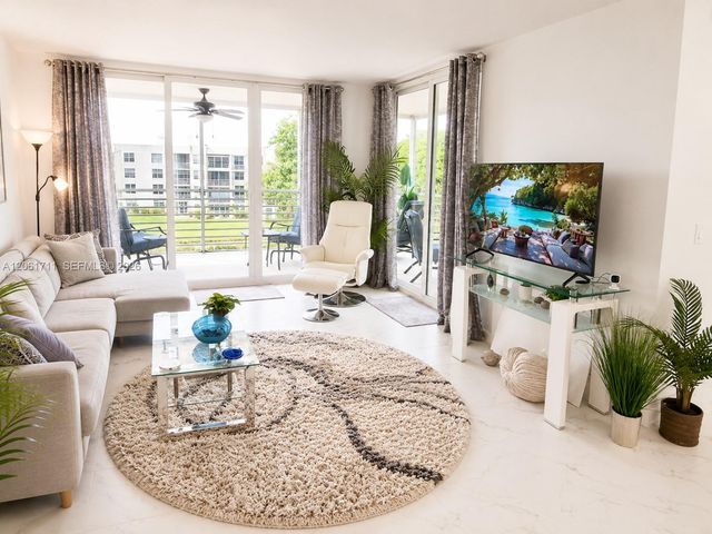 9420 Poinciana Pl 417, Davie, FL 33324