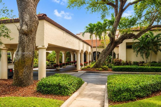 9420 Poinciana Pl 417, Davie, FL 33324