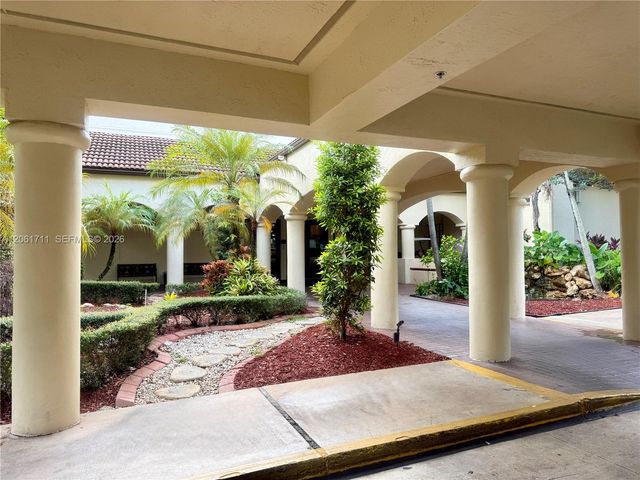 9420 Poinciana Pl 417, Davie, FL 33324