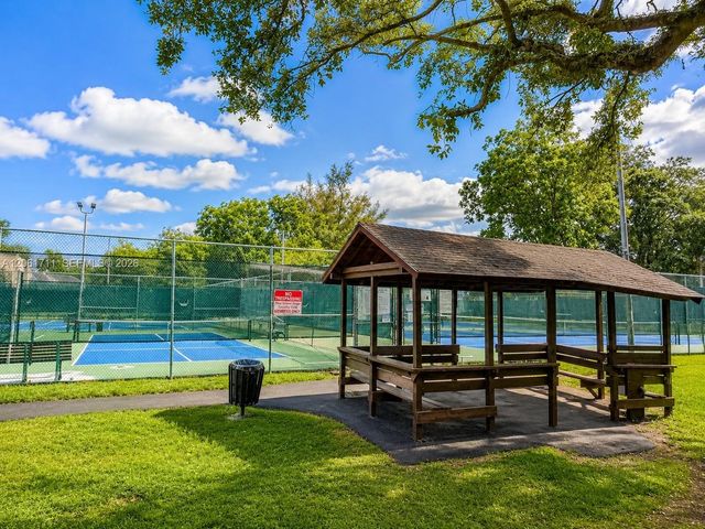 9420 Poinciana Pl 417, Davie, FL 33324