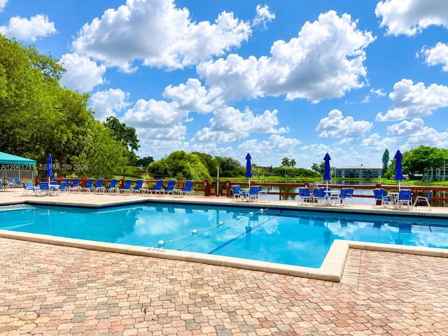 9420 Poinciana Pl 417, Davie, FL 33324