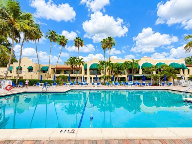 9420 Poinciana Pl 417, Davie, FL 33324