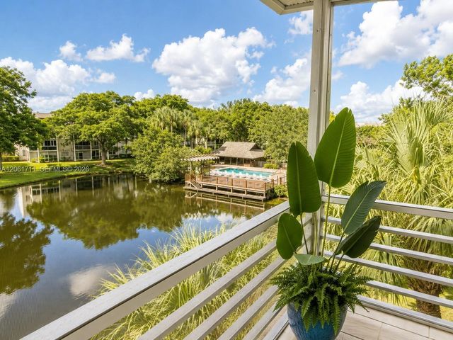 9420 Poinciana Pl 417, Davie, FL 33324