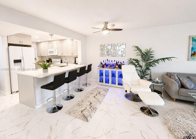 9420 Poinciana Pl 417, Davie, FL 33324
