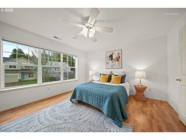 910 Ne 4TH Ave, Hillsboro, OR 97124