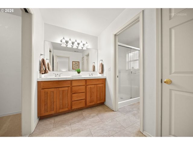 910 Ne 4TH Ave, Hillsboro, OR 97124