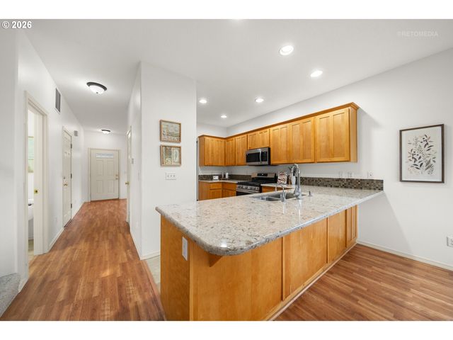 910 Ne 4TH Ave, Hillsboro, OR 97124