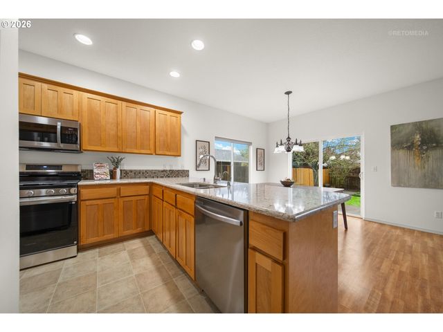 910 Ne 4TH Ave, Hillsboro, OR 97124