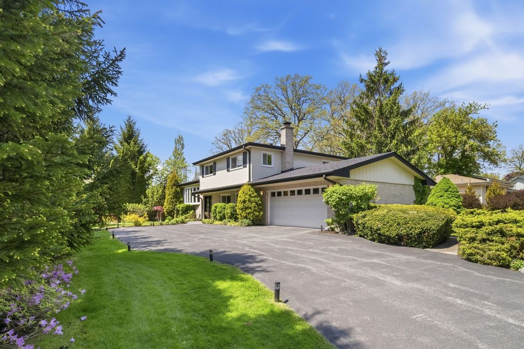 Image 2 of property listing at 12 Turnbull Woods Court, Highland Park, IL 60035
