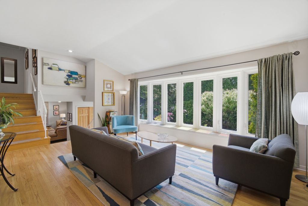 Image 11 of property listing at 12 Turnbull Woods Court, Highland Park, IL 60035