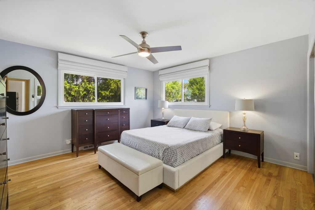 Image 12 of property listing at 12 Turnbull Woods Court, Highland Park, IL 60035