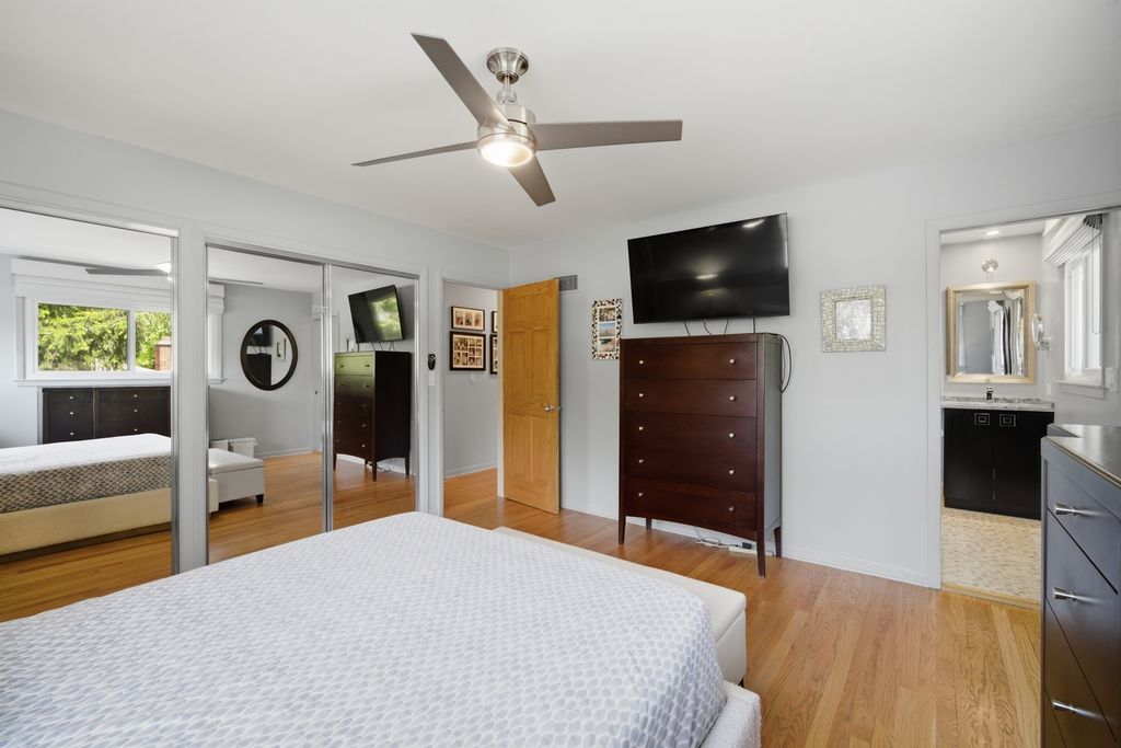 Image 13 of property listing at 12 Turnbull Woods Court, Highland Park, IL 60035