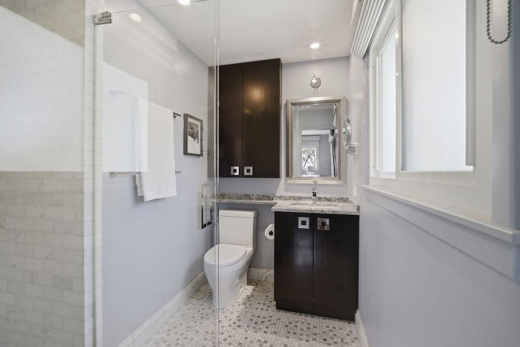 Image 14 of property listing at 12 Turnbull Woods Court, Highland Park, IL 60035