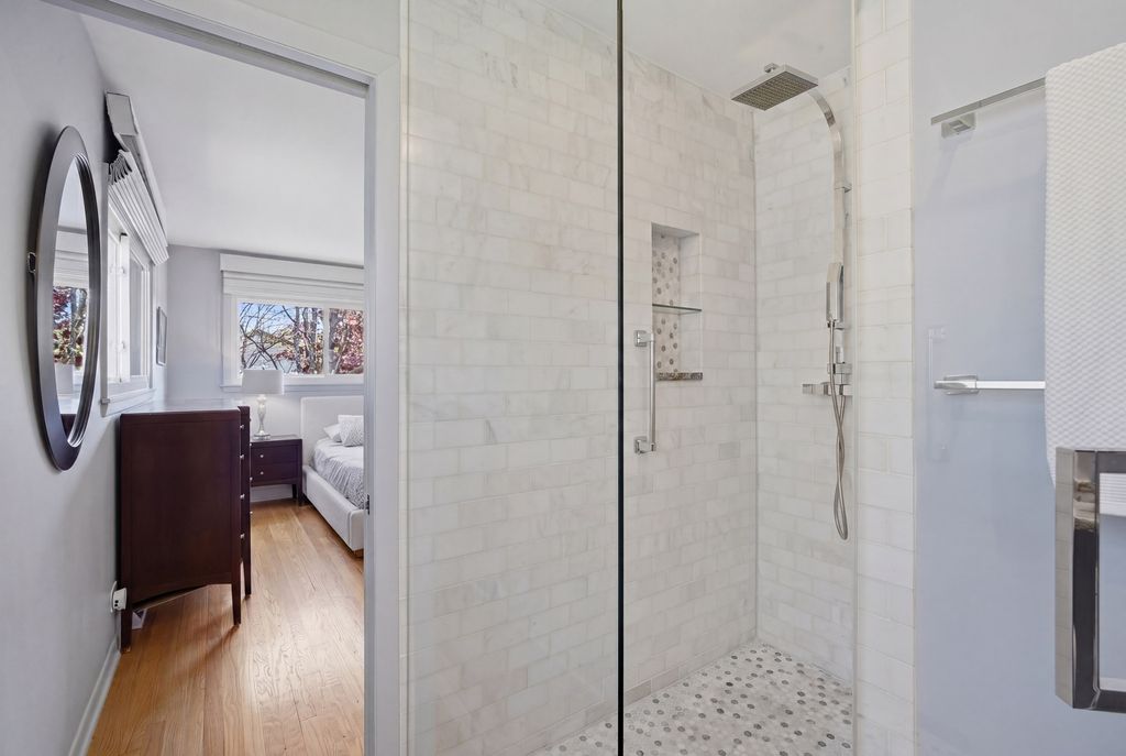 Image 15 of property listing at 12 Turnbull Woods Court, Highland Park, IL 60035
