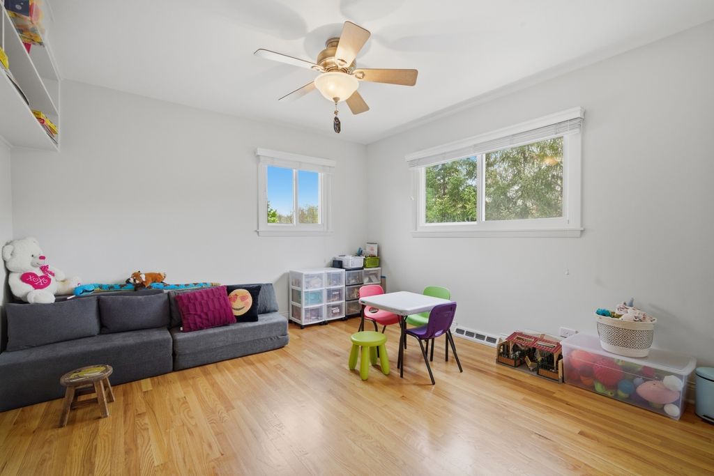 Image 16 of property listing at 12 Turnbull Woods Court, Highland Park, IL 60035