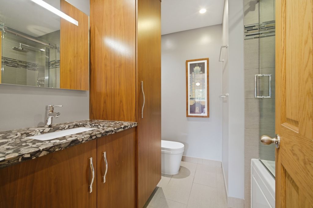 Image 18 of property listing at 12 Turnbull Woods Court, Highland Park, IL 60035