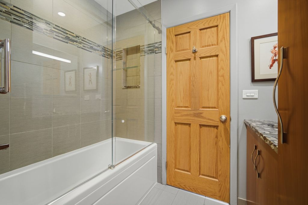 Image 19 of property listing at 12 Turnbull Woods Court, Highland Park, IL 60035