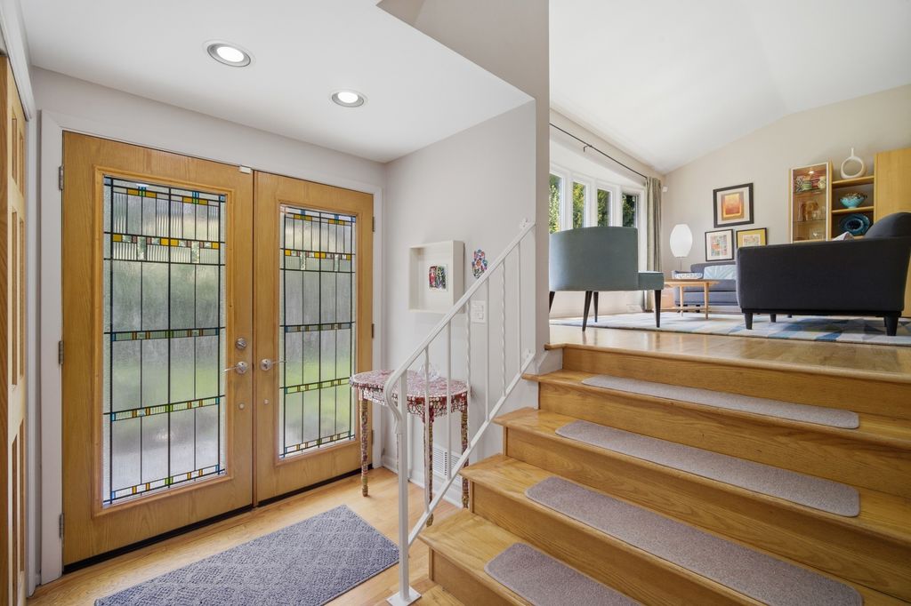 Image 3 of property listing at 12 Turnbull Woods Court, Highland Park, IL 60035