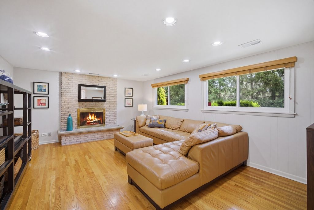 Image 21 of property listing at 12 Turnbull Woods Court, Highland Park, IL 60035