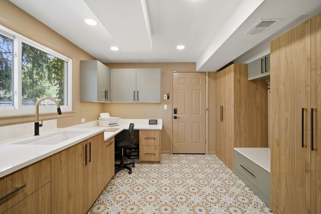 Image 22 of property listing at 12 Turnbull Woods Court, Highland Park, IL 60035