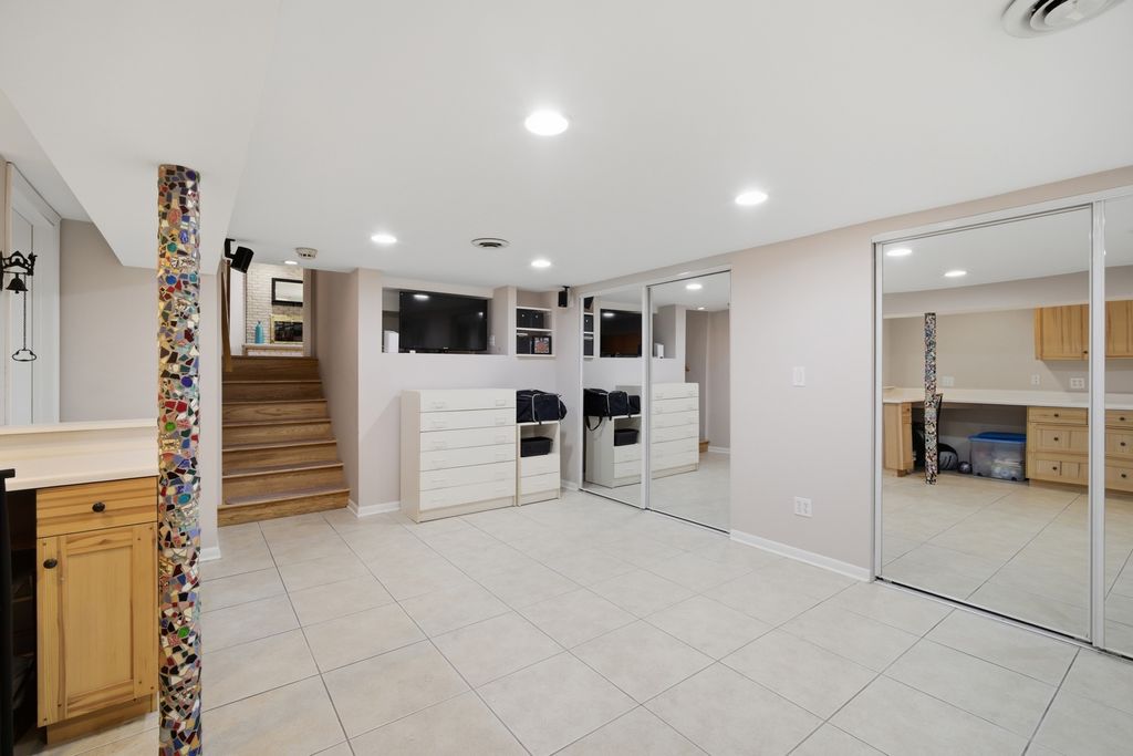 Image 25 of property listing at 12 Turnbull Woods Court, Highland Park, IL 60035