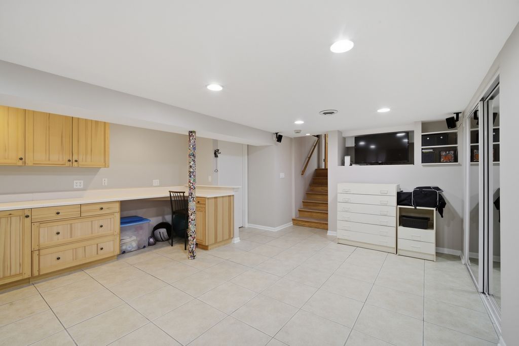 Image 26 of property listing at 12 Turnbull Woods Court, Highland Park, IL 60035