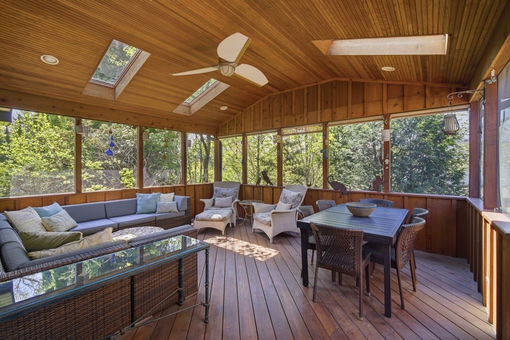 Image 28 of property listing at 12 Turnbull Woods Court, Highland Park, IL 60035